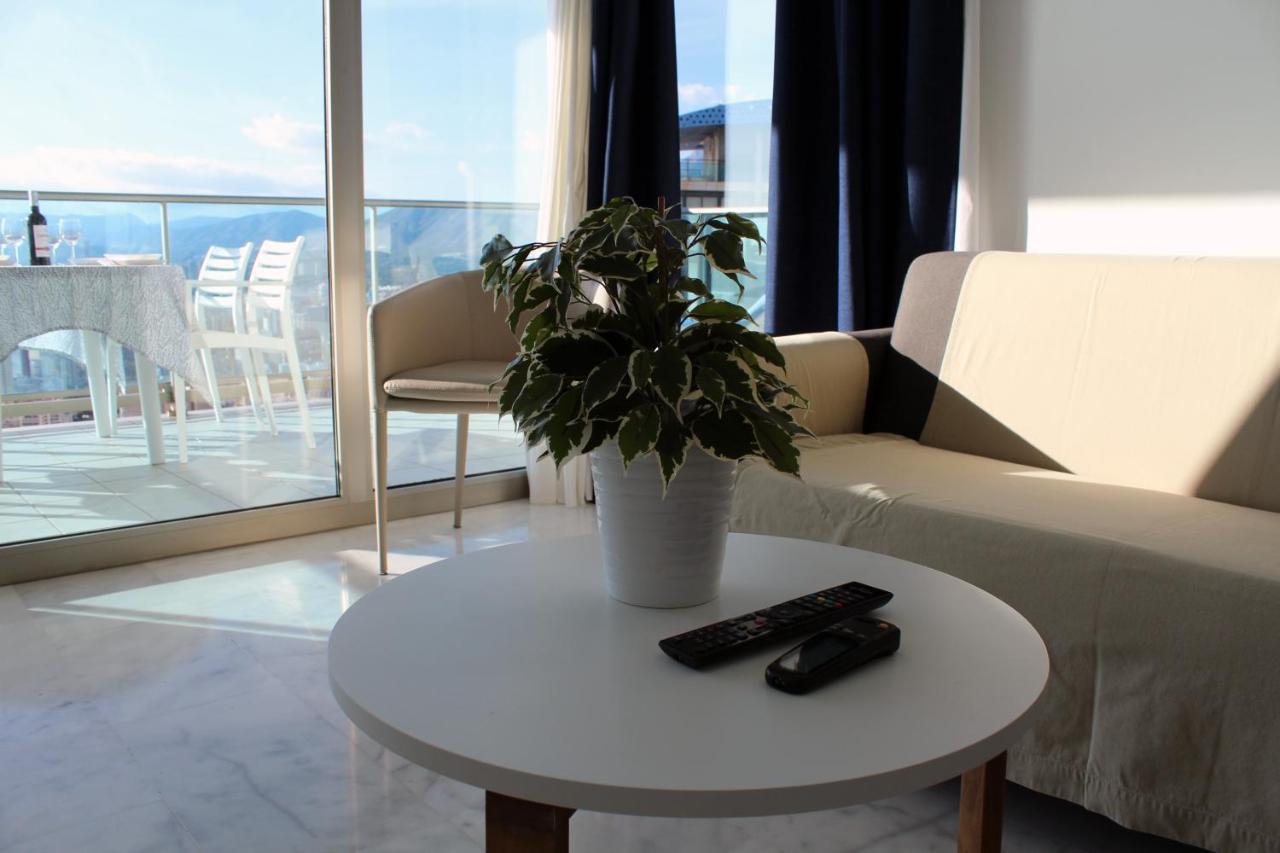 Skyline 26 Stunning Sea Views From A 2-Bedroom Apartment On The 26Th Floor 貝尼多姆 外观 照片